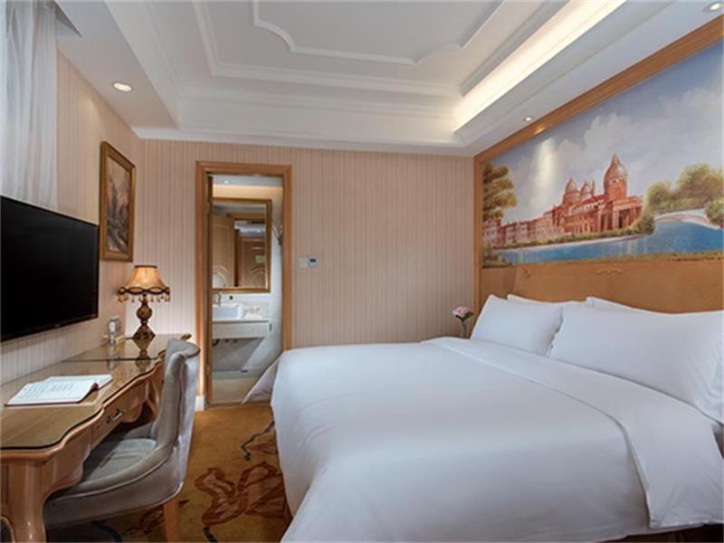 Vienna International Hotel Shenzhen Qianhai Екстериор снимка